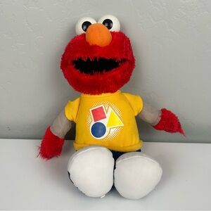 Hasbro Sesame Street rockin shapes & colors talking Elmo stuffed animal toy